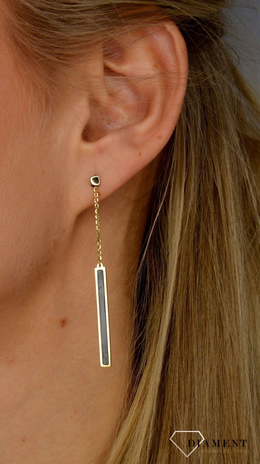 Złote kolczyki 585 długie złoto w połączeniu z czarnym OR AG 1012.jpg